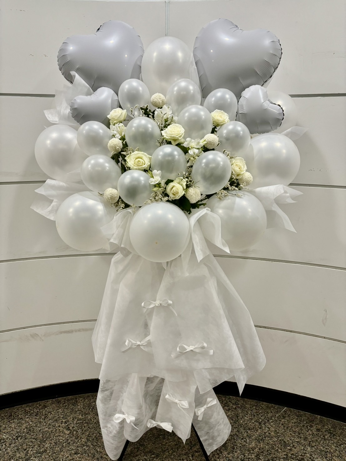 フリルリボンバルーンスタンド　ホワイト